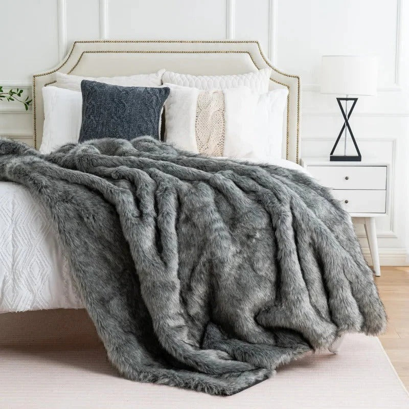 Luxurious Faux Fur Blanket for Ultimate Comfort