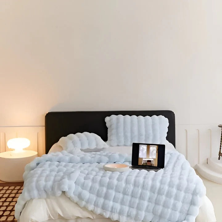 Cozy Plush Throw Blanket – Perfect for Sofa & Travel