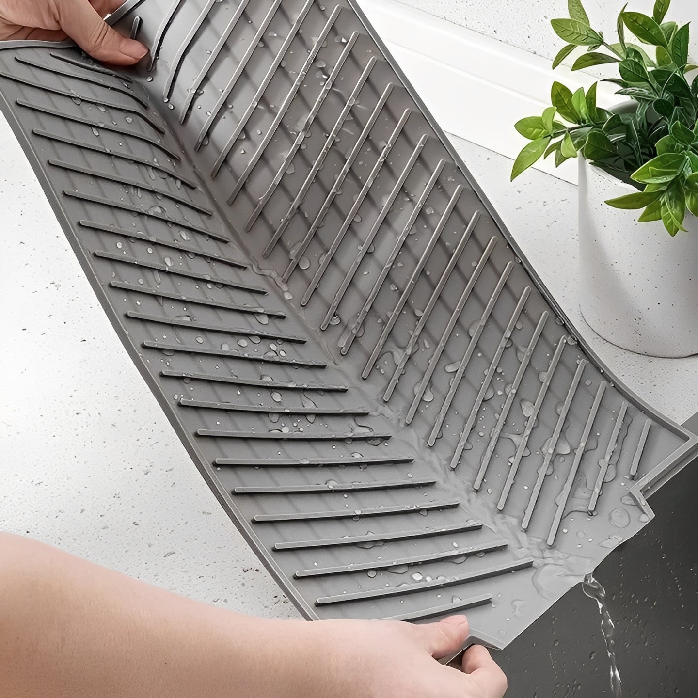 Non-Slip Silicone Dish Drying Mat with Efficient Drainage Design