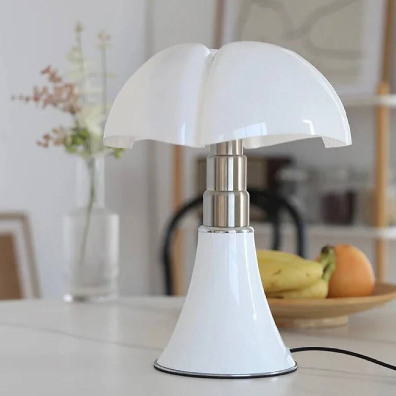 Elegant Bloom Table Lamp with Adjustable Dimming Feature