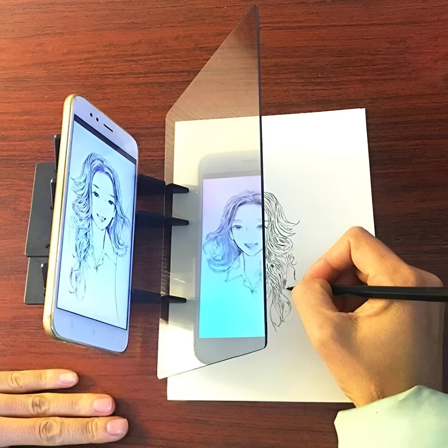 Precision Image Tracer Projector for Smartphones