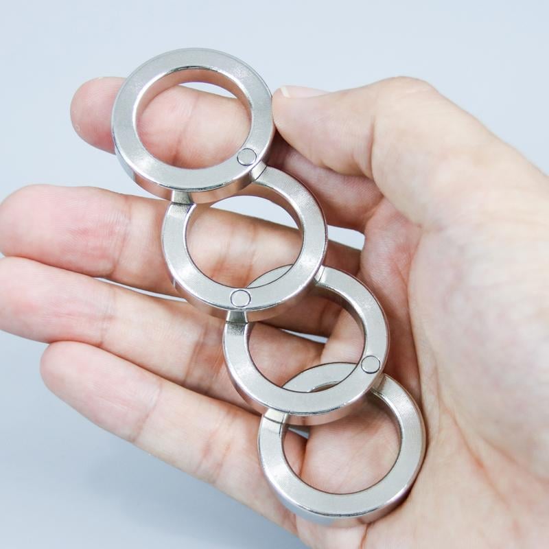 Compact Fidget Ring with Silent Folding Mechanism