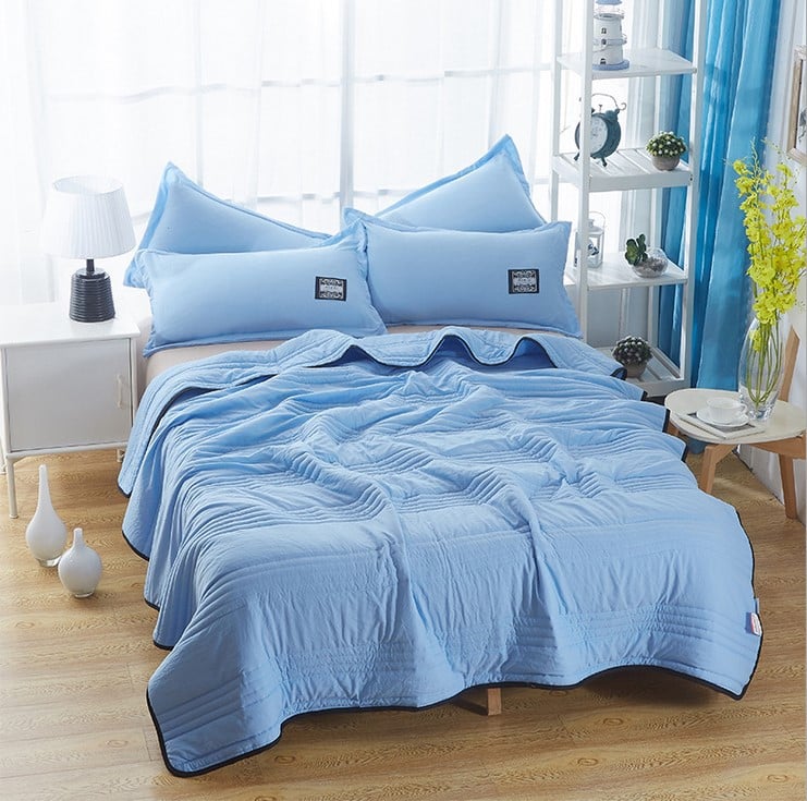Cooling Blanket Moisture-Wicking & Breathable Machine Washable