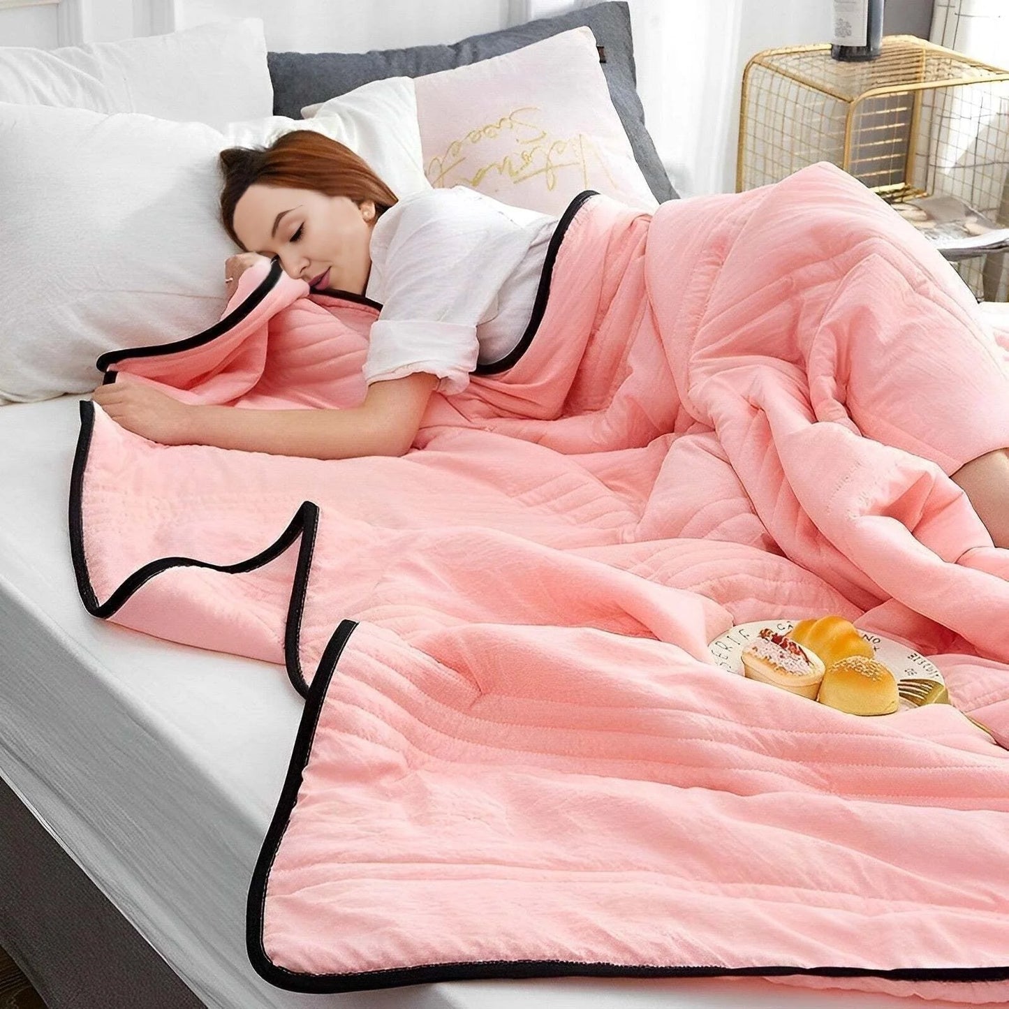 Cooling Blanket Moisture-Wicking & Breathable Machine Washable