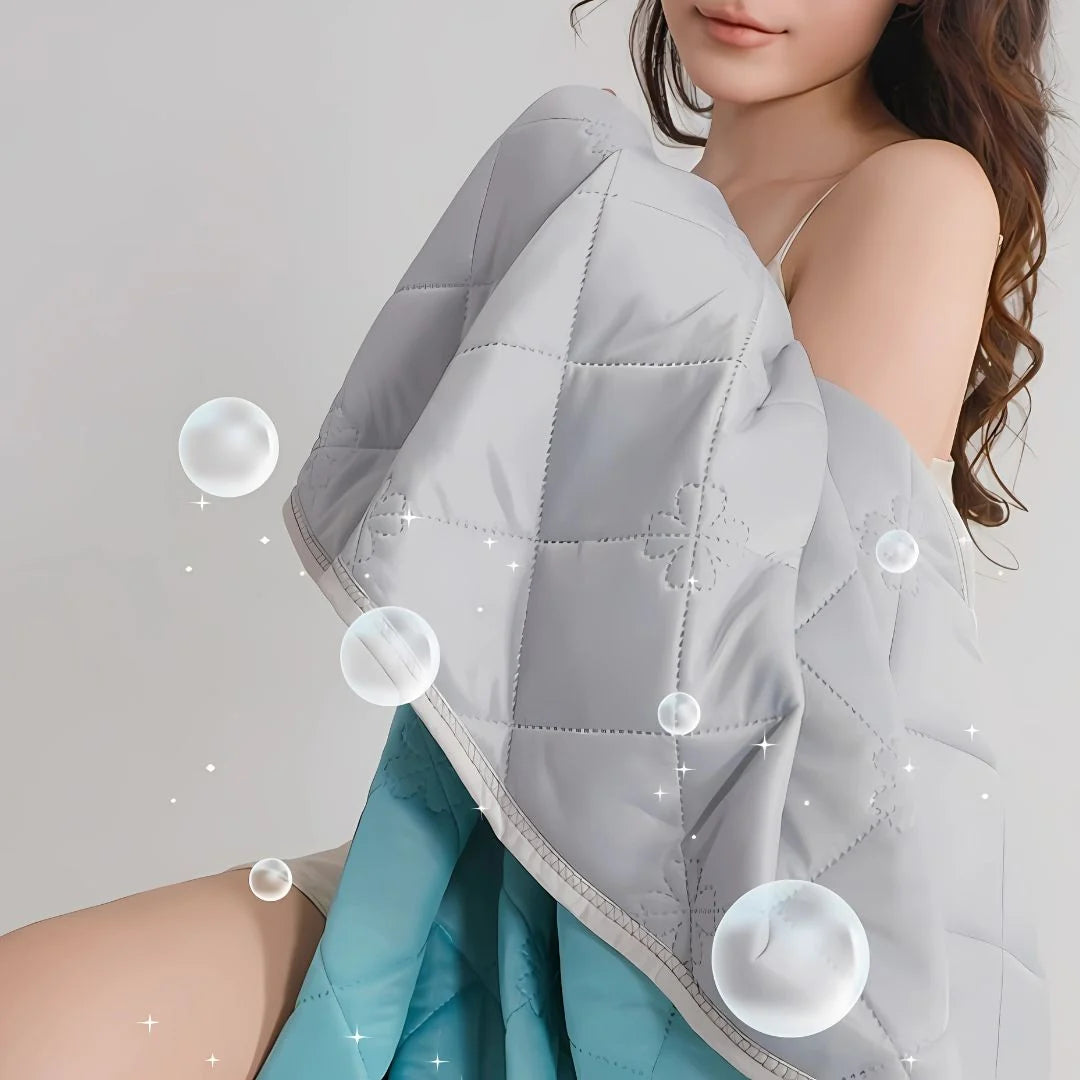 Cooling Blanket Temperature-Regulating Hypoallergenic Silk Fiber