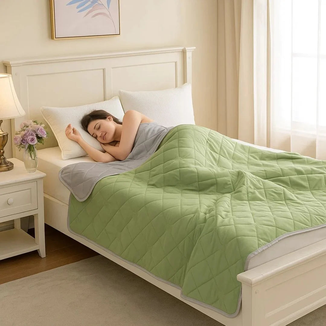 Cooling Blanket Temperature-Regulating Hypoallergenic Silk Fiber