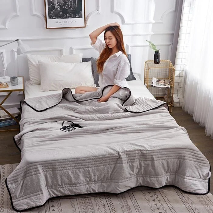 Cooling Throw Blanket Moisture-Wicking & Breathable Polyester