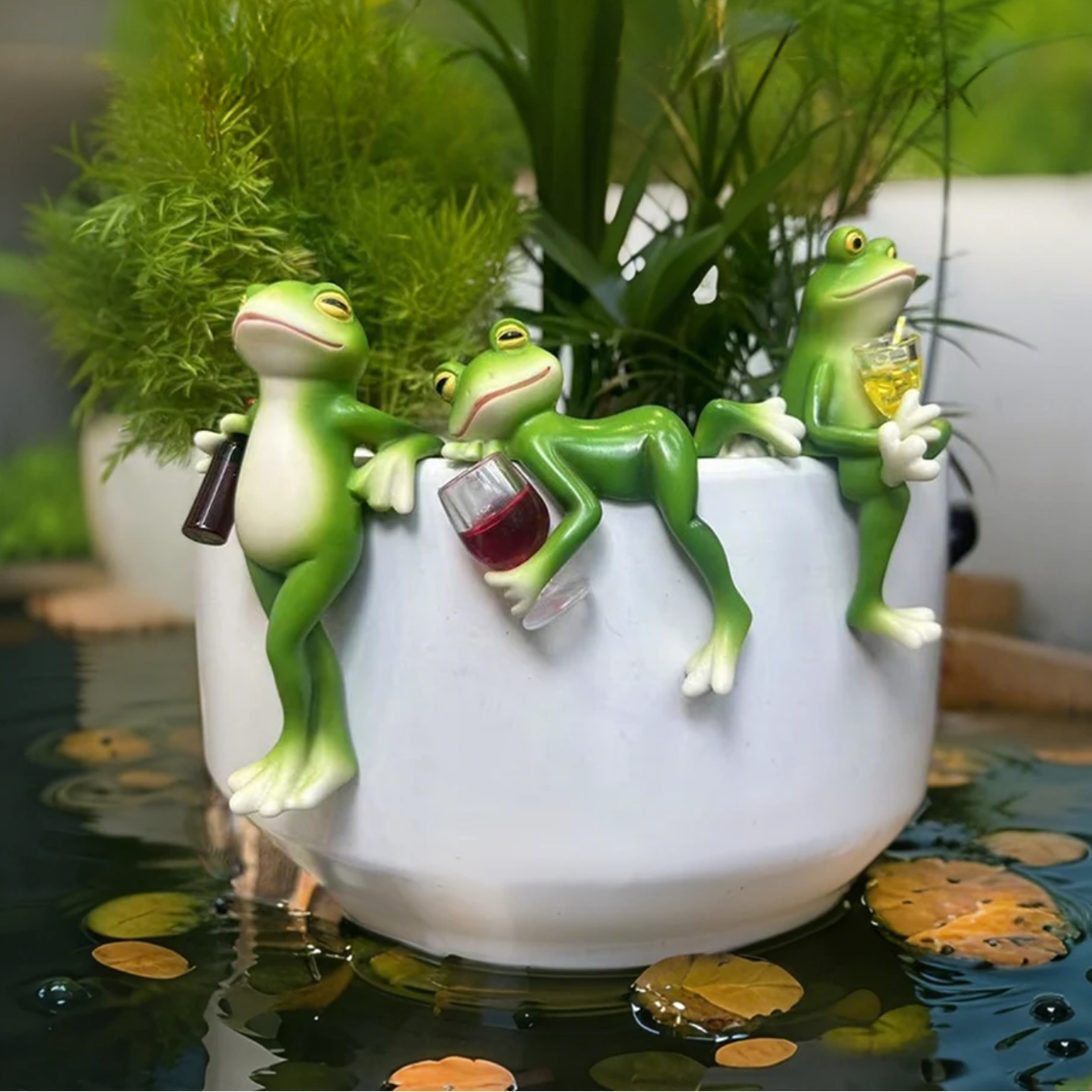 Garden Sculpture Climbing Frog Hand-Painted Weather-Resistant Resin
