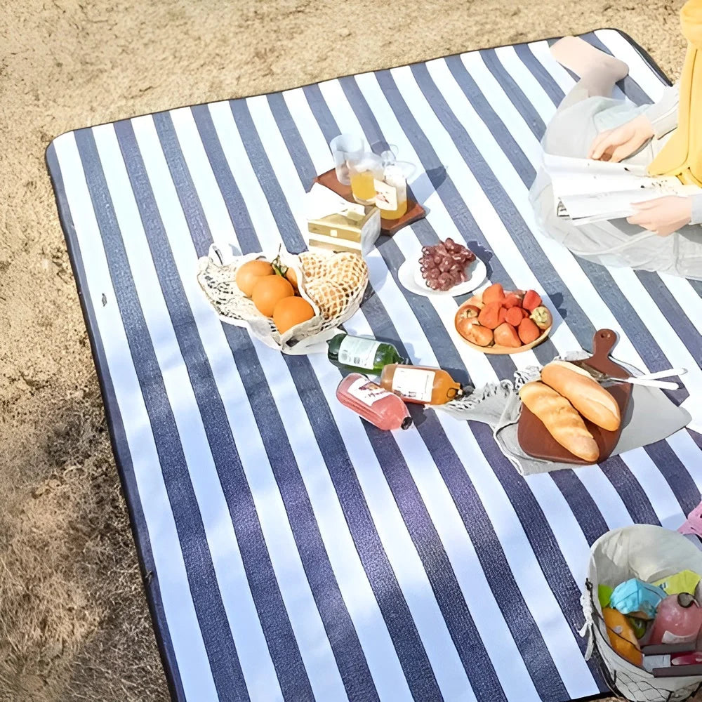 Picnic Blanket Water-Repellent Underside Foldable With Carry Handle