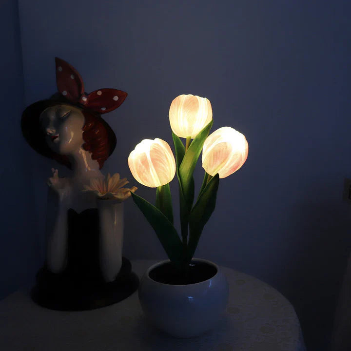 Table Lamp Lifelike Tulip Blossoms USB-Powered