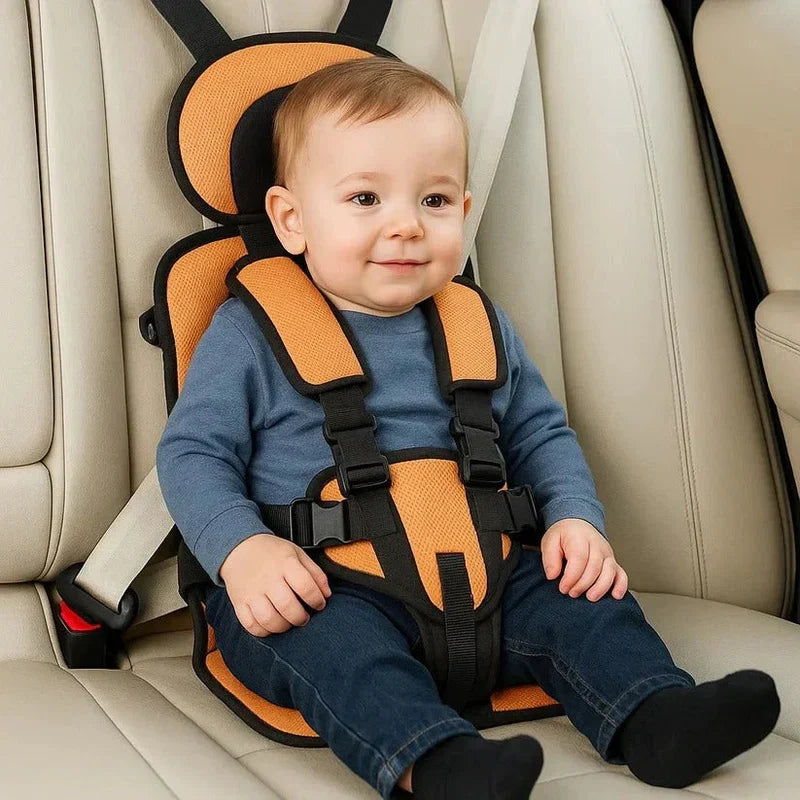 Compact Travel Child Seat with Secure Five-Point Harness