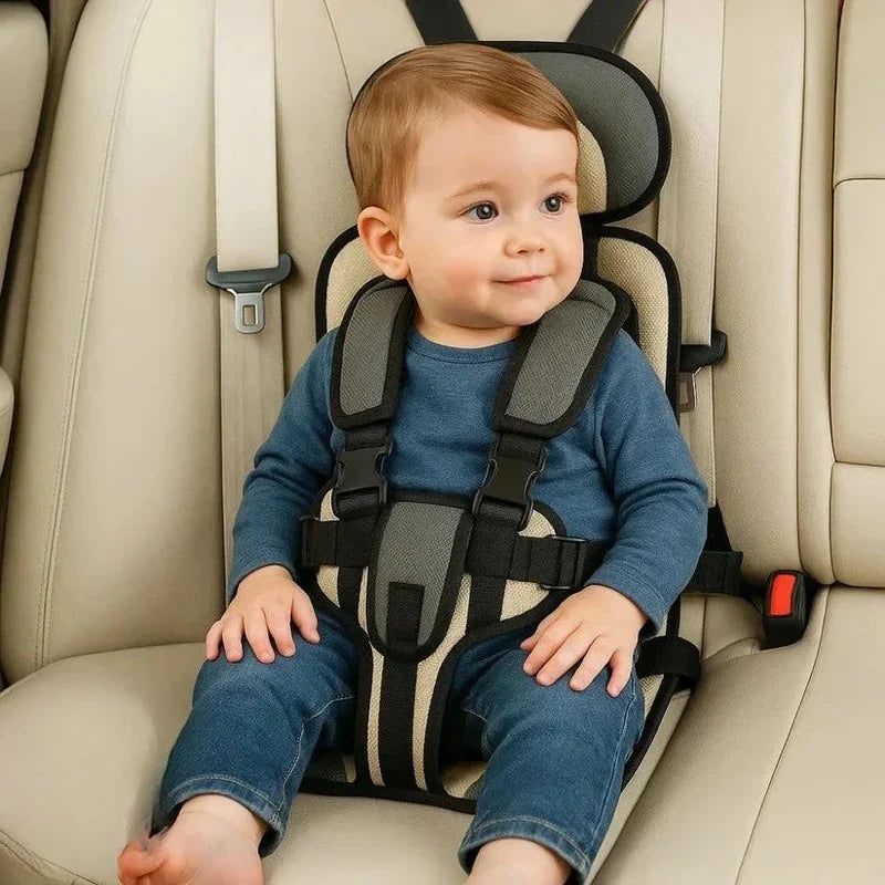 Compact Travel Child Seat with Secure Five-Point Harness