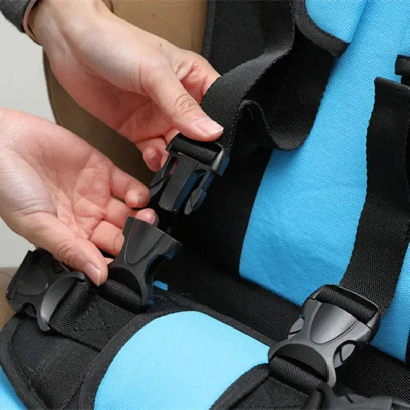 Compact Travel Child Seat with Secure Five-Point Harness