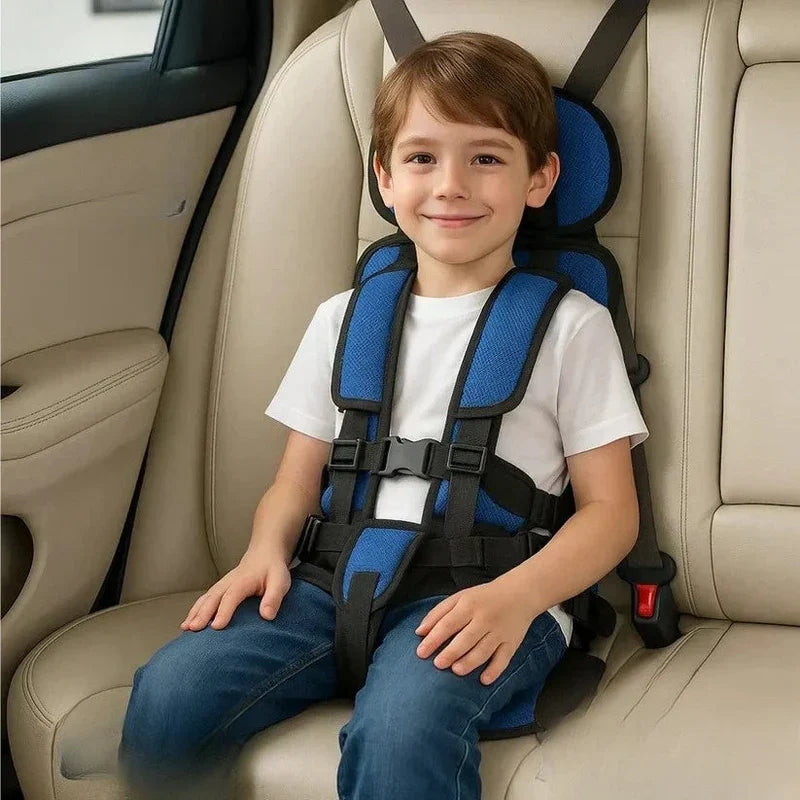 Compact Travel Child Seat with Secure Five-Point Harness