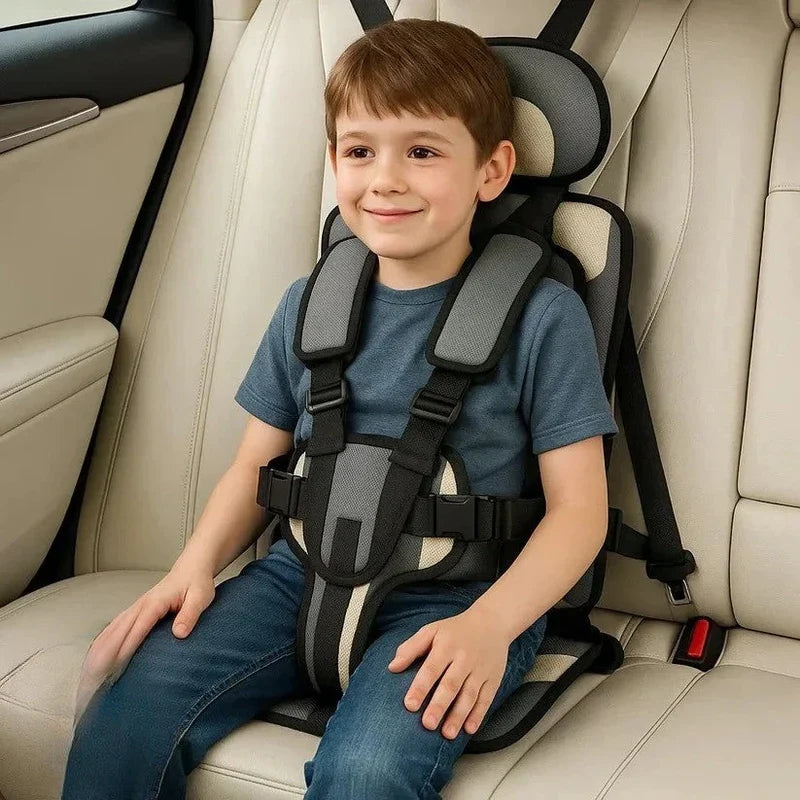 Compact Travel Child Seat with Secure Five-Point Harness