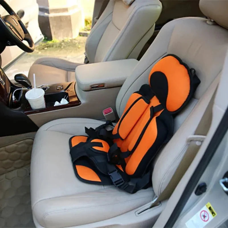 Compact Travel Child Seat with Secure Five-Point Harness