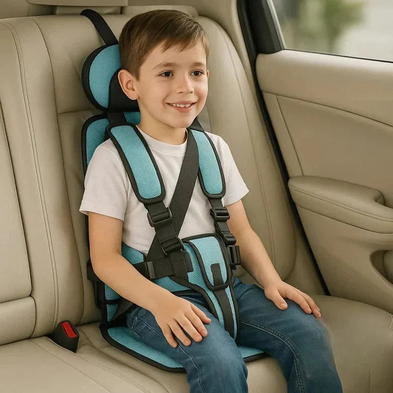 Compact Travel Child Seat with Secure Five-Point Harness