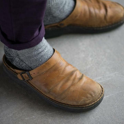 Everyday Essential Clogs with Cozy Cushioning and Sleek Look