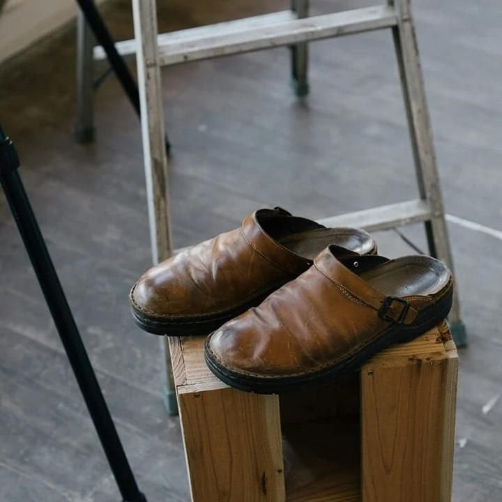 Everyday Essential Clogs with Cozy Cushioning and Sleek Look