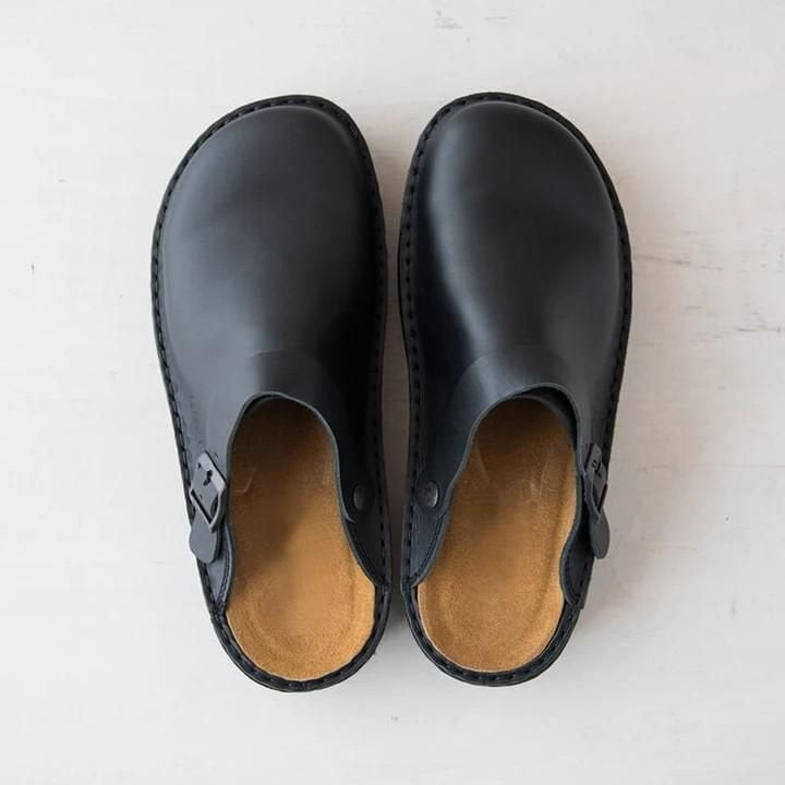 Everyday Essential Clogs with Cozy Cushioning and Sleek Look