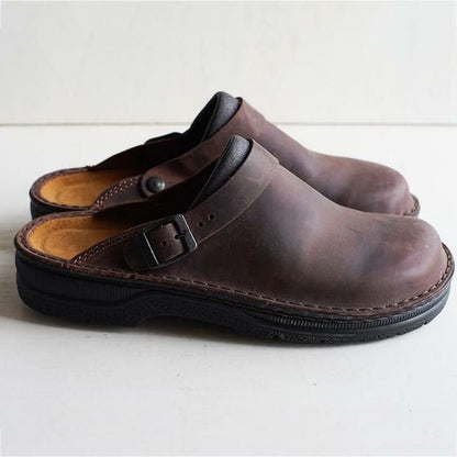 Everyday Essential Clogs with Cozy Cushioning and Sleek Look