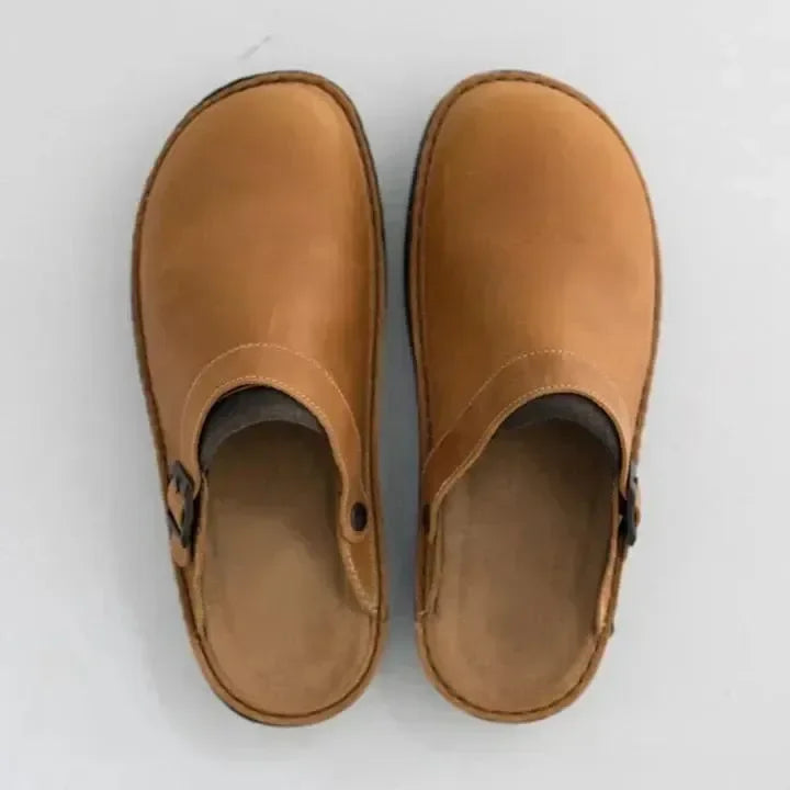 Everyday Essential Clogs with Cozy Cushioning and Sleek Look