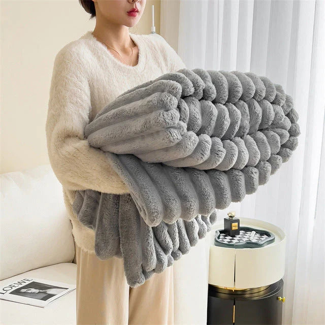 Elegant Plush Throw Blanket for Ultimate Comfort