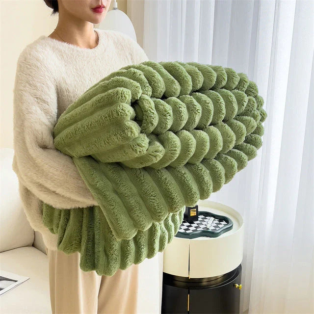 Elegant Plush Throw Blanket for Ultimate Comfort