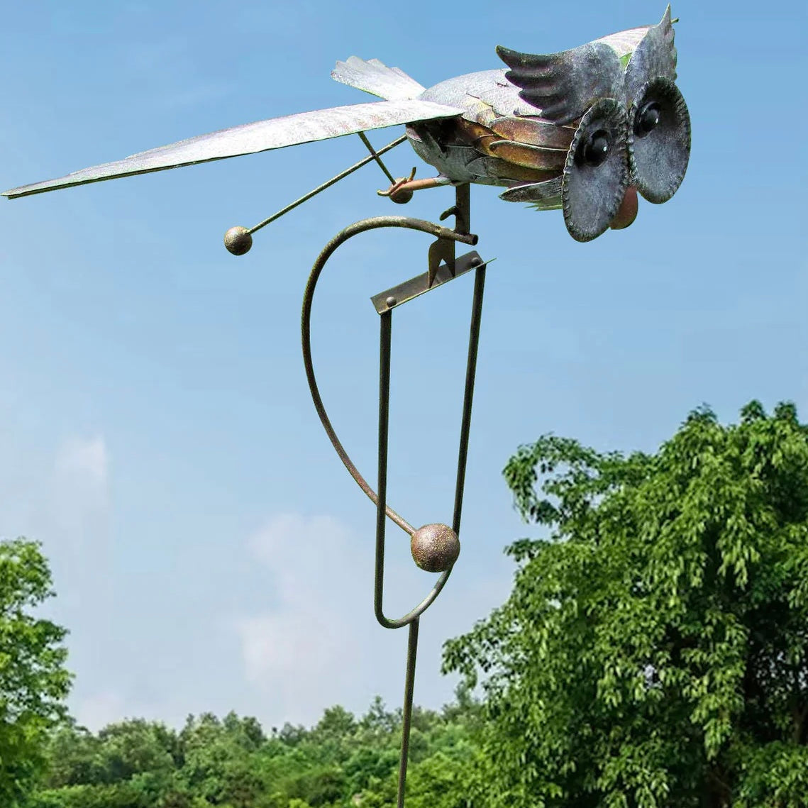 Elegant Avian Motion Spinner for Your Garden