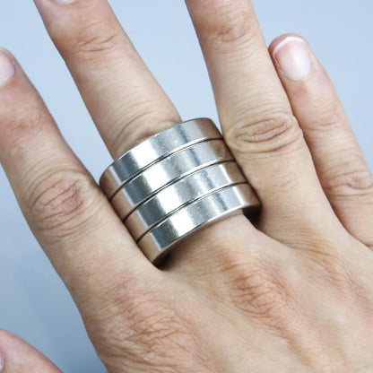 Compact Fidget Ring with Silent Folding Mechanism