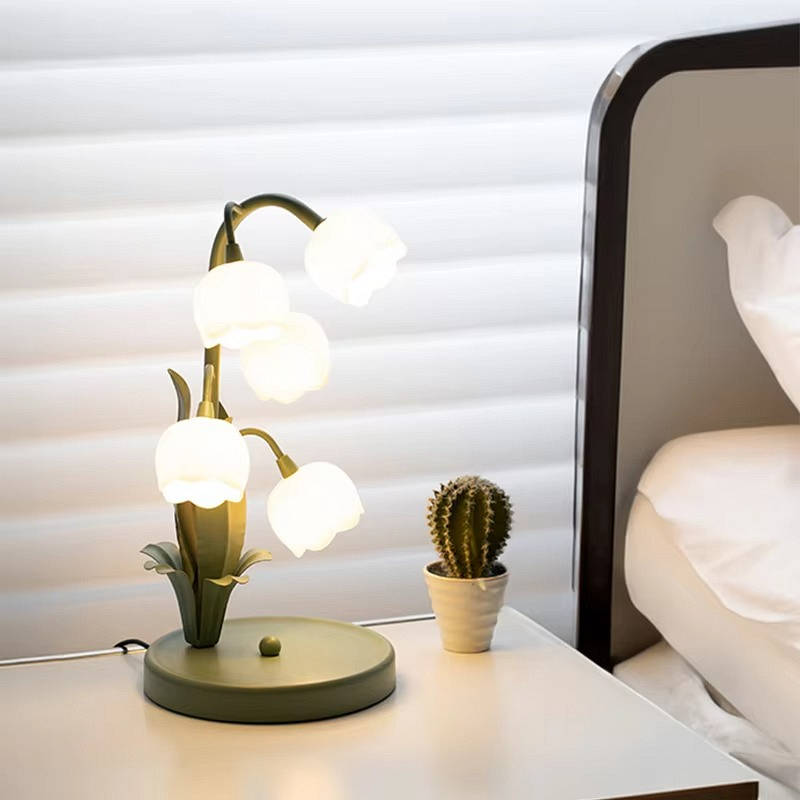 Charming Floral LED Desk Lamp with USB and 3 Light Settings