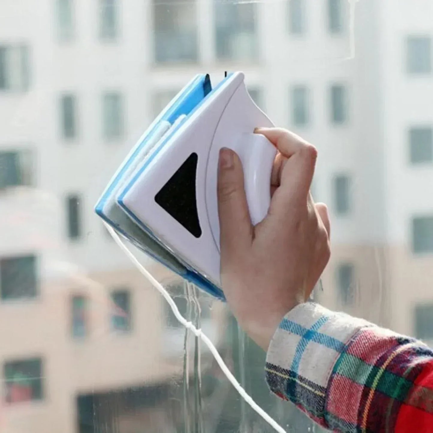 Revolutionary Dual-Sided Glass Cleaner with Magnetic Grip