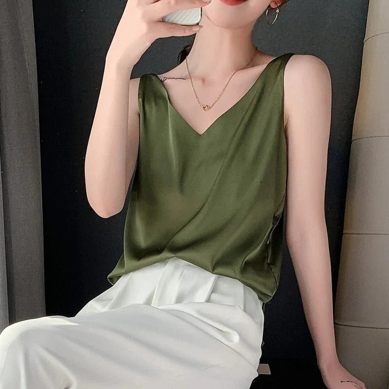 Essential Women's Sleeveless Layering Top