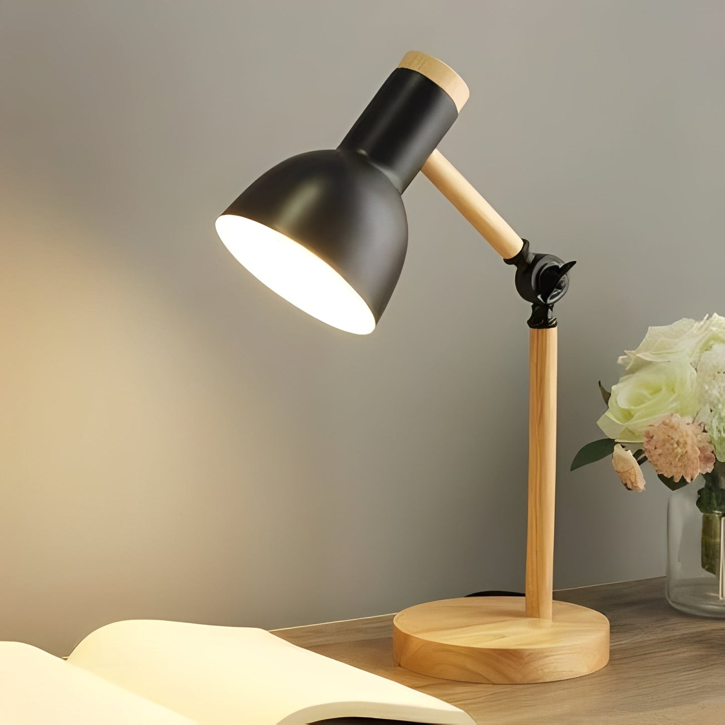 Versatile Desk Light with Adjustable Arm and Swiveling Head