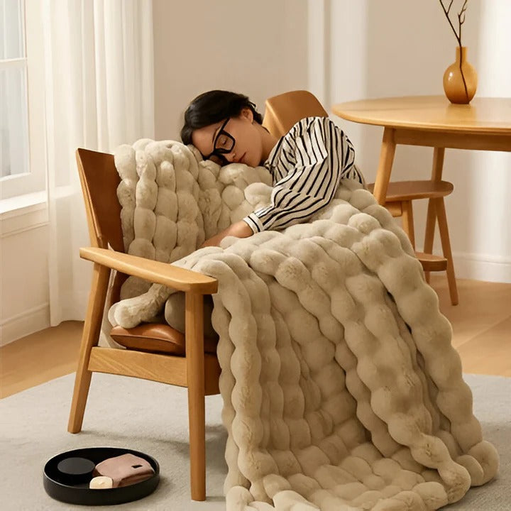 Cozy Plush Throw Blanket – Perfect for Sofa & Travel