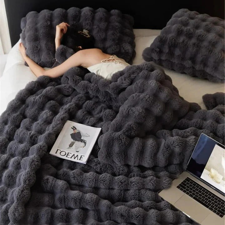 Cozy Plush Throw Blanket – Perfect for Sofa & Travel