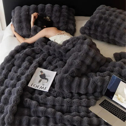 Cozy Plush Throw Blanket – Perfect for Sofa & Travel