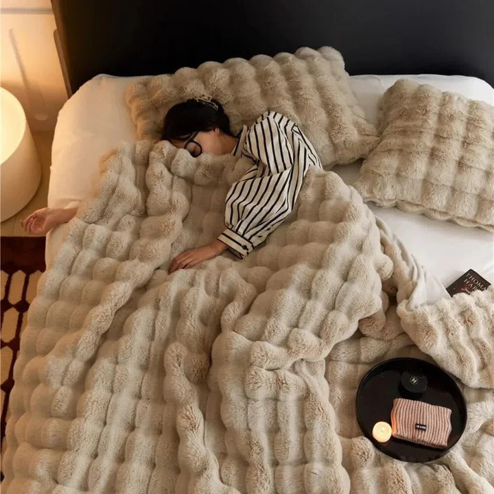 Cozy Plush Throw Blanket – Perfect for Sofa & Travel