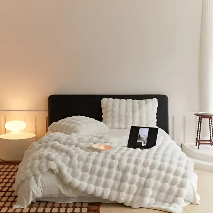 Cozy Plush Throw Blanket – Perfect for Sofa & Travel