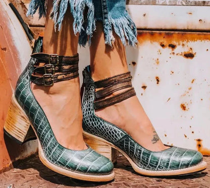 Comfort-Focused Women's Sandals with Relaxed Footbed