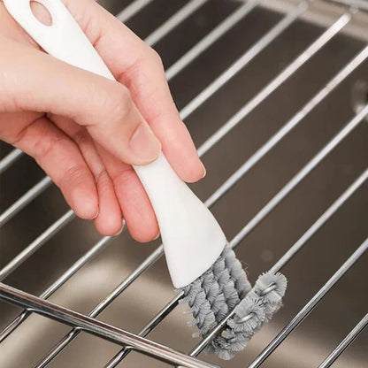 Precision Grill Scrubbing Tool with Triangular Scraper for All Surfaces