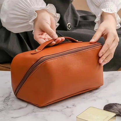 Versatile Clear Cosmetic Storage Case with Spacious Design