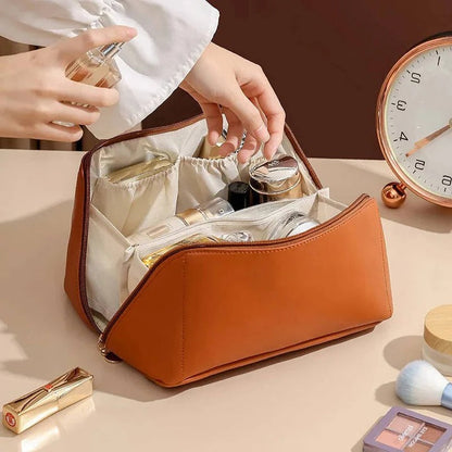 Versatile Clear Cosmetic Storage Case with Spacious Design