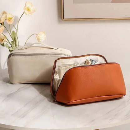 Versatile Clear Cosmetic Storage Case with Spacious Design