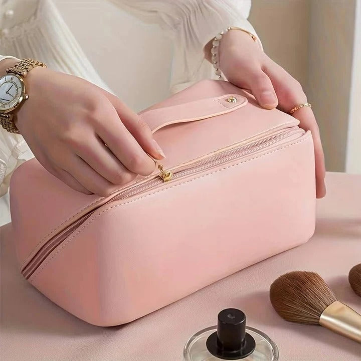 Versatile Clear Cosmetic Storage Case with Spacious Design