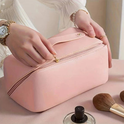 Versatile Clear Cosmetic Storage Case with Spacious Design