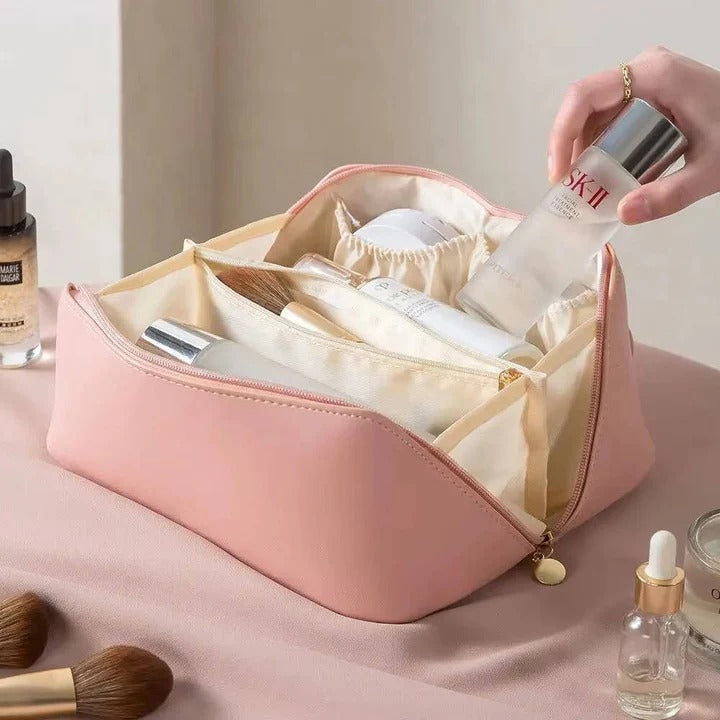 Versatile Clear Cosmetic Storage Case with Spacious Design