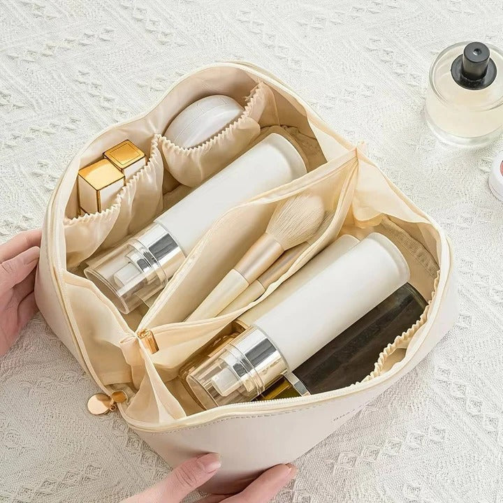 Versatile Clear Cosmetic Storage Case with Spacious Design