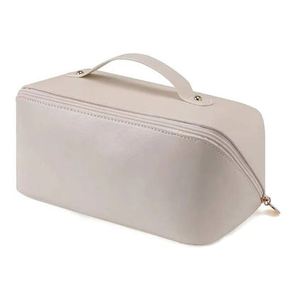 Versatile Clear Cosmetic Storage Case with Spacious Design
