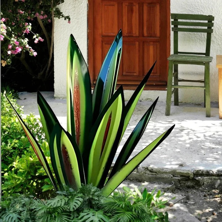 Stylish Metal Agave-Inspired Garden Ornament for Any Space